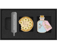 Zestaw 2 przypinek MOLESKINE 2026 Alice, Eat Me + Drink Me